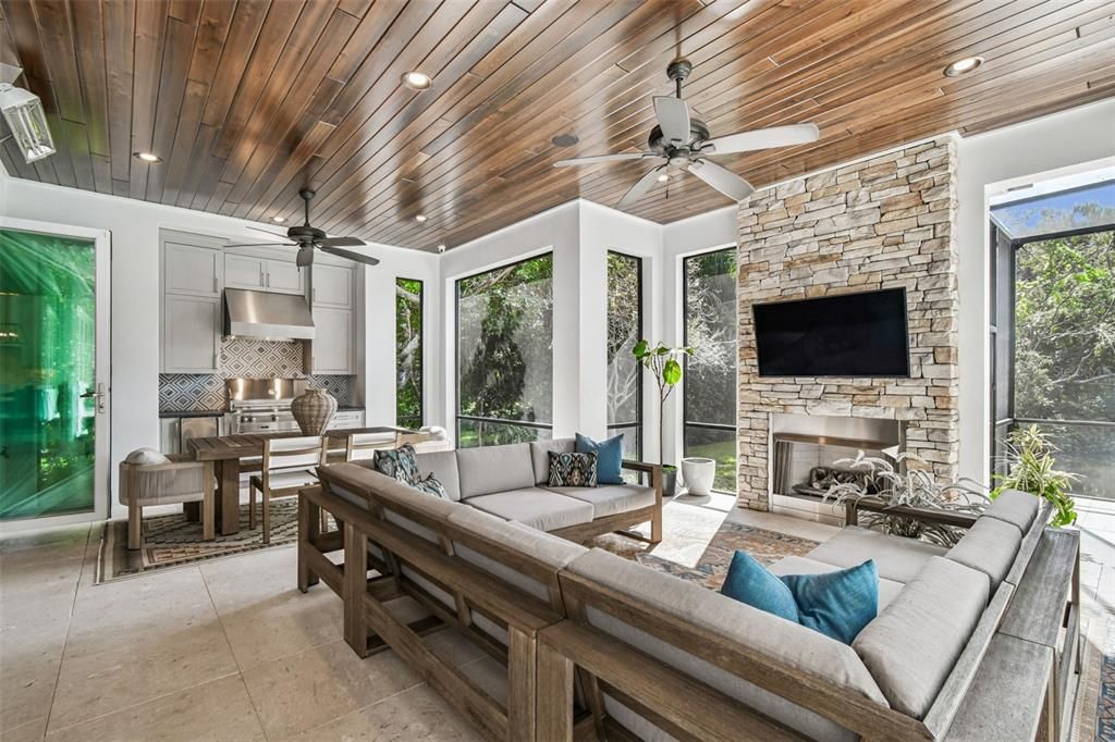 合同活跃: $3,550,000 (4 贝兹, 4 浴室, 4428 平方英尺)