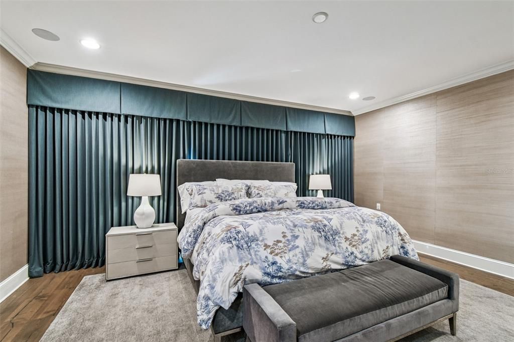 合同活跃: $3,550,000 (4 贝兹, 4 浴室, 4428 平方英尺)