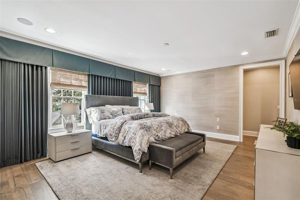 合同活跃: $3,550,000 (4 贝兹, 4 浴室, 4428 平方英尺)