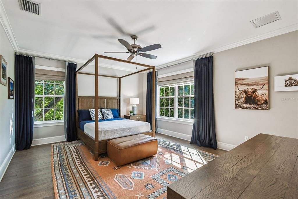 合同活跃: $3,550,000 (4 贝兹, 4 浴室, 4428 平方英尺)