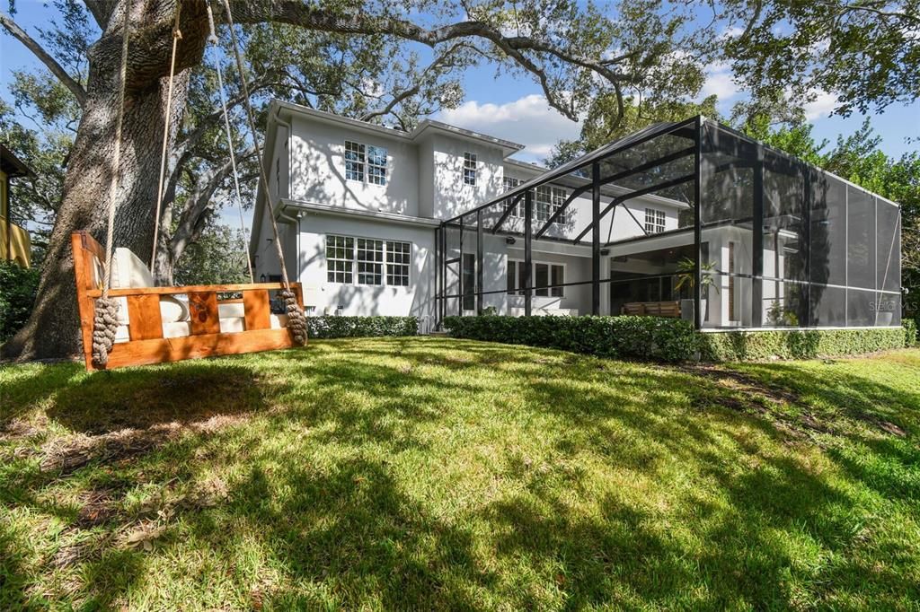 合同活跃: $3,550,000 (4 贝兹, 4 浴室, 4428 平方英尺)