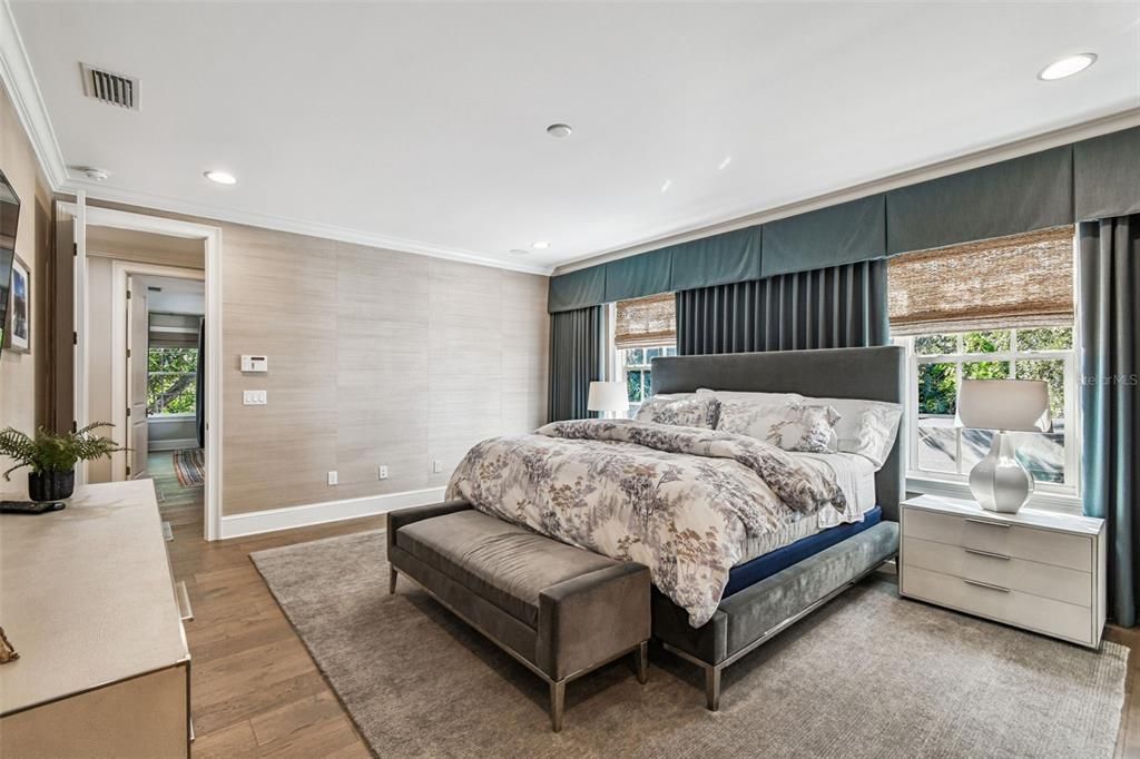 合同活跃: $3,550,000 (4 贝兹, 4 浴室, 4428 平方英尺)