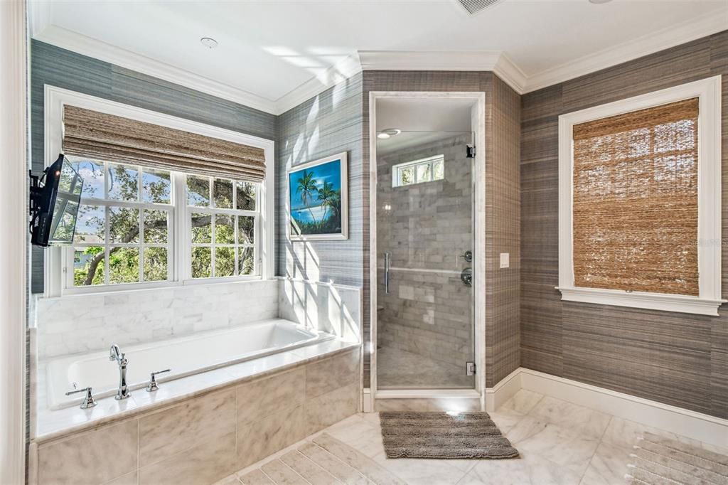 合同活跃: $3,550,000 (4 贝兹, 4 浴室, 4428 平方英尺)