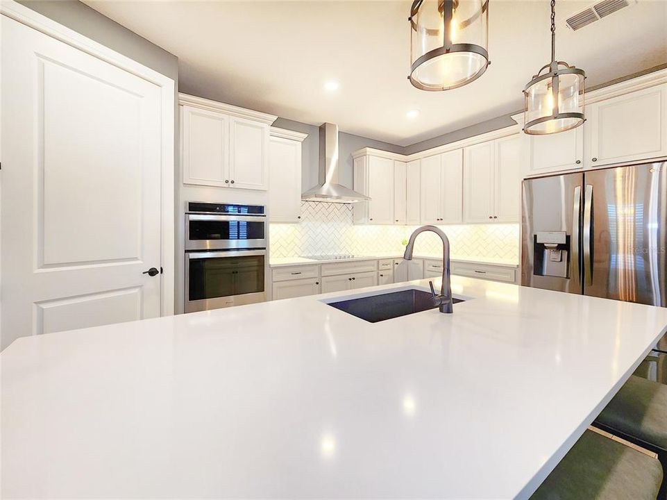 Под контрактом: $495,000 (3 спален, 3 ванн, 2902 Квадратных фут)