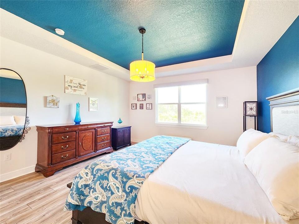 Под контрактом: $495,000 (3 спален, 3 ванн, 2902 Квадратных фут)