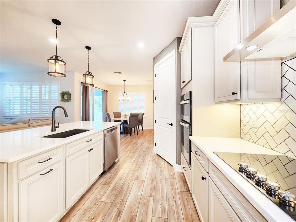 Под контрактом: $495,000 (3 спален, 3 ванн, 2902 Квадратных фут)