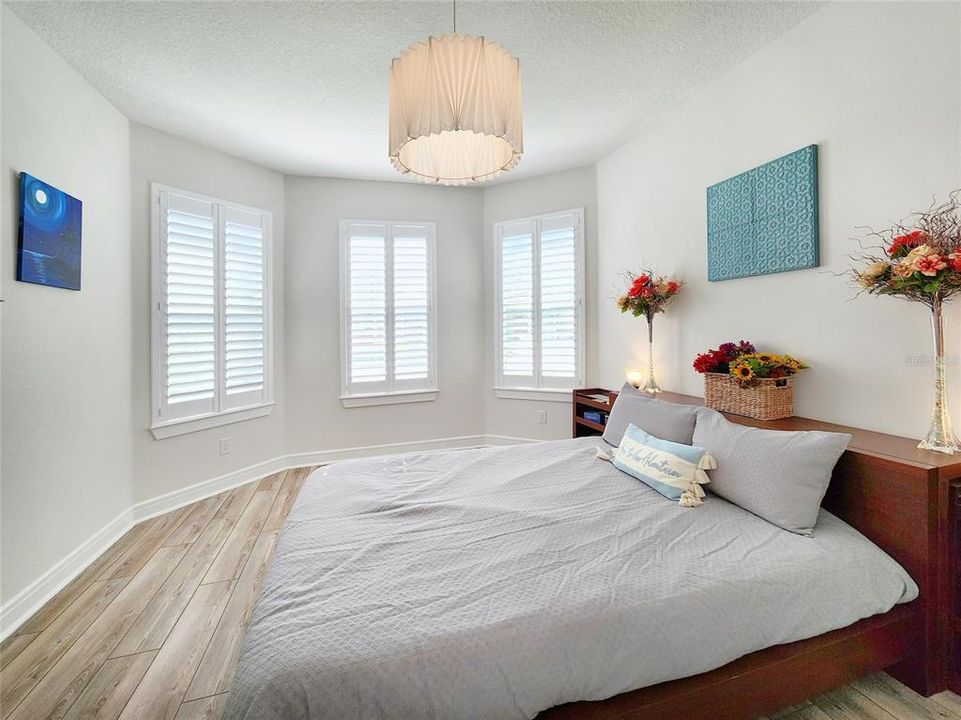 Под контрактом: $495,000 (3 спален, 3 ванн, 2902 Квадратных фут)