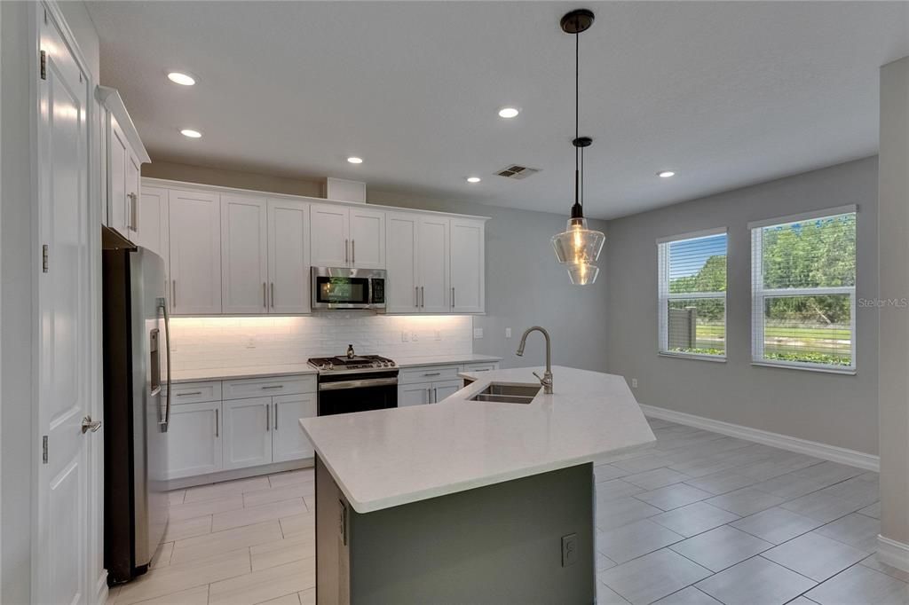 出租: $3,150 (3 贝兹, 2 浴室, 2047 平方英尺)