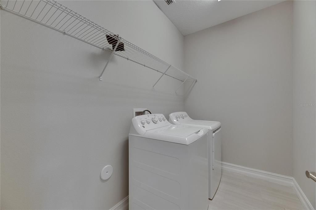 出租: $3,150 (3 贝兹, 2 浴室, 2047 平方英尺)