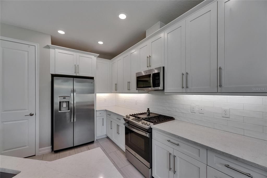 出租: $3,150 (3 贝兹, 2 浴室, 2047 平方英尺)