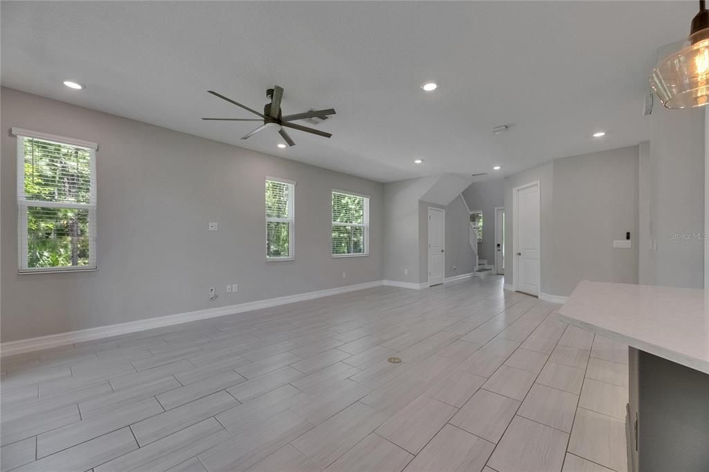 出租: $3,150 (3 贝兹, 2 浴室, 2047 平方英尺)