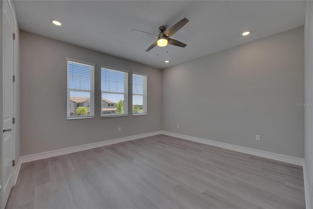 出租: $3,150 (3 贝兹, 2 浴室, 2047 平方英尺)