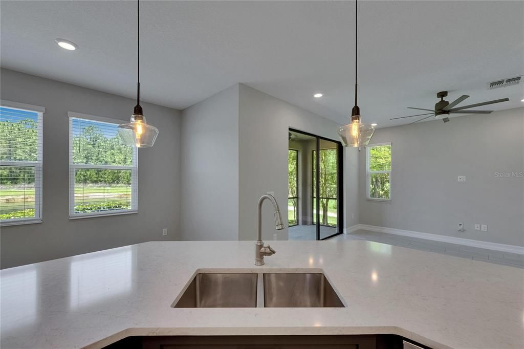 出租: $3,150 (3 贝兹, 2 浴室, 2047 平方英尺)