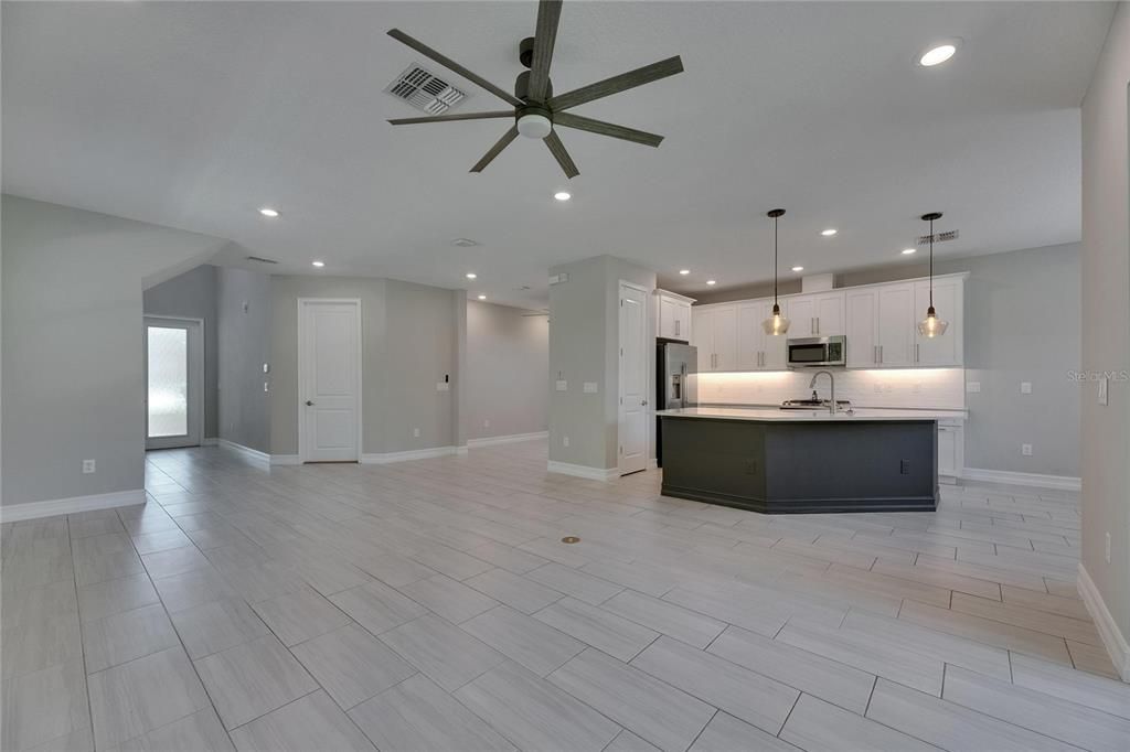 出租: $3,150 (3 贝兹, 2 浴室, 2047 平方英尺)