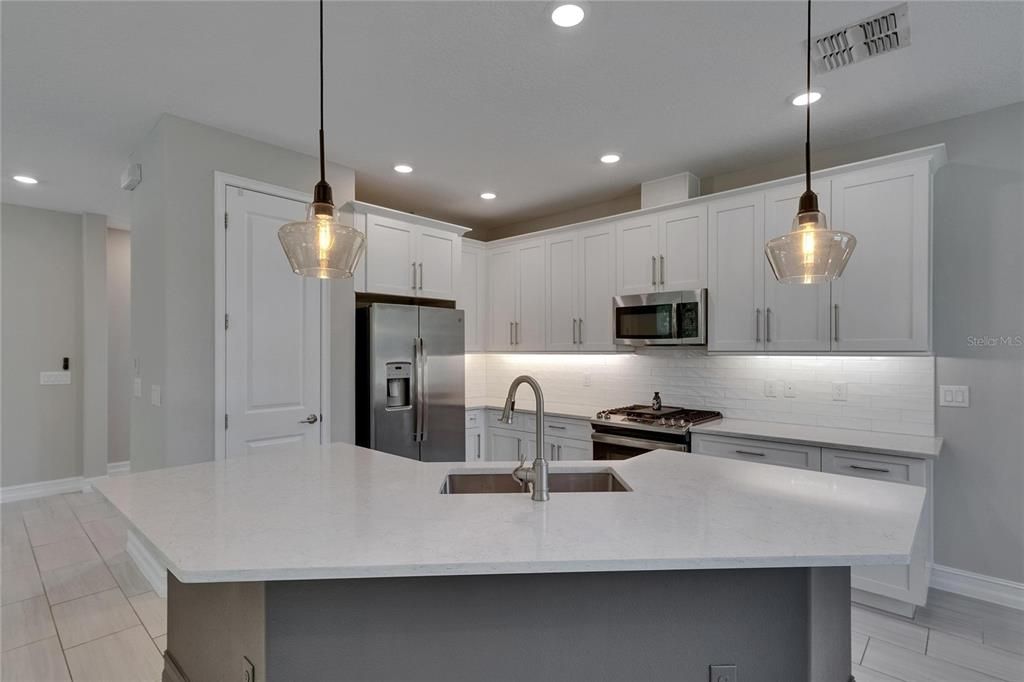 出租: $3,150 (3 贝兹, 2 浴室, 2047 平方英尺)