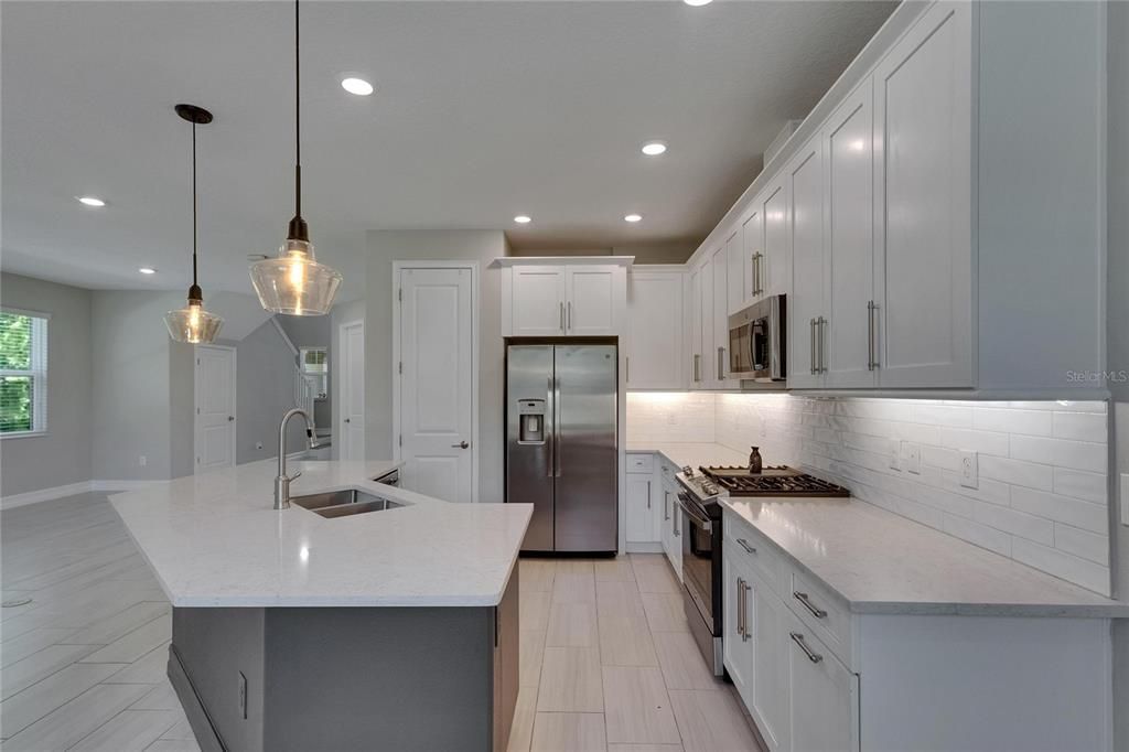 出租: $3,150 (3 贝兹, 2 浴室, 2047 平方英尺)