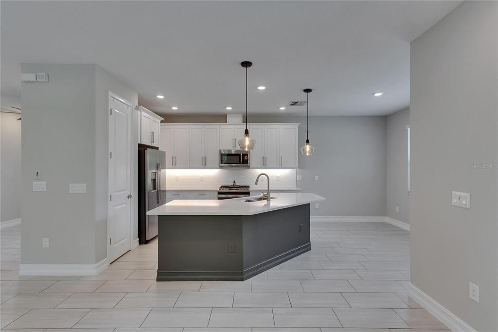 出租: $3,150 (3 贝兹, 2 浴室, 2047 平方英尺)