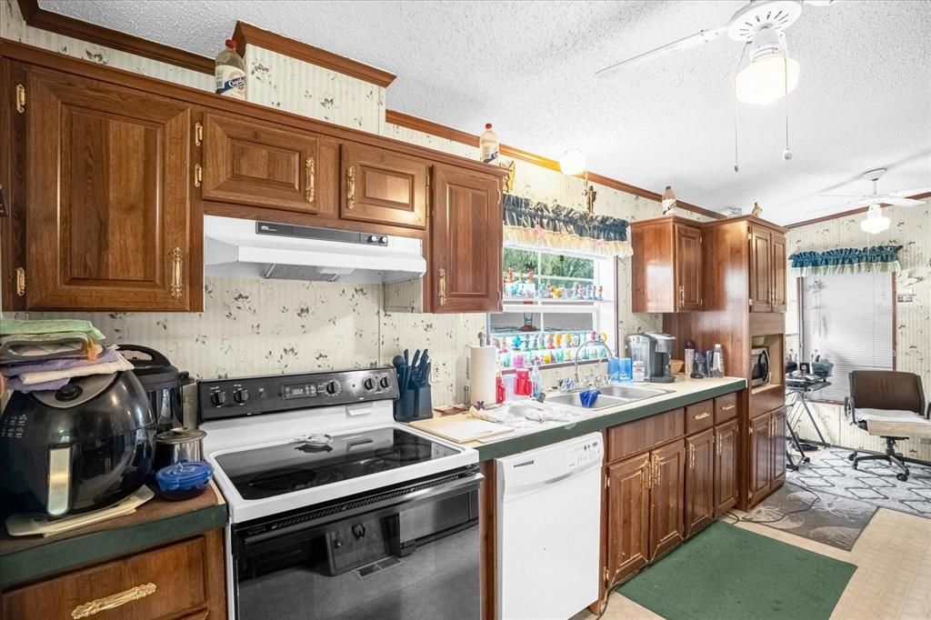 Active With Contract: $100,000 (3 beds, 2 baths, 1296 Square Feet)