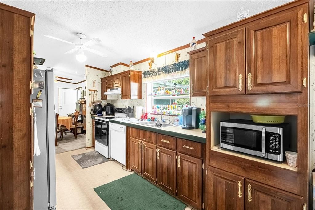 Active With Contract: $100,000 (3 beds, 2 baths, 1296 Square Feet)