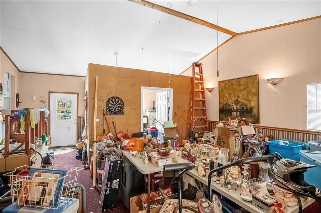 Active With Contract: $100,000 (3 beds, 2 baths, 1296 Square Feet)