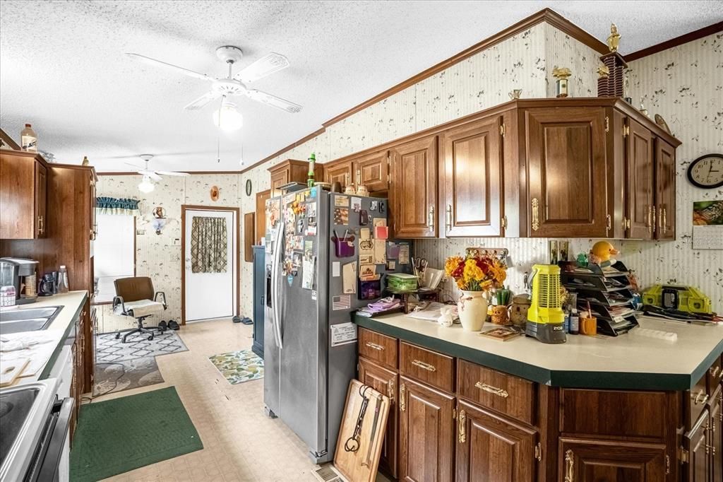 Active With Contract: $100,000 (3 beds, 2 baths, 1296 Square Feet)