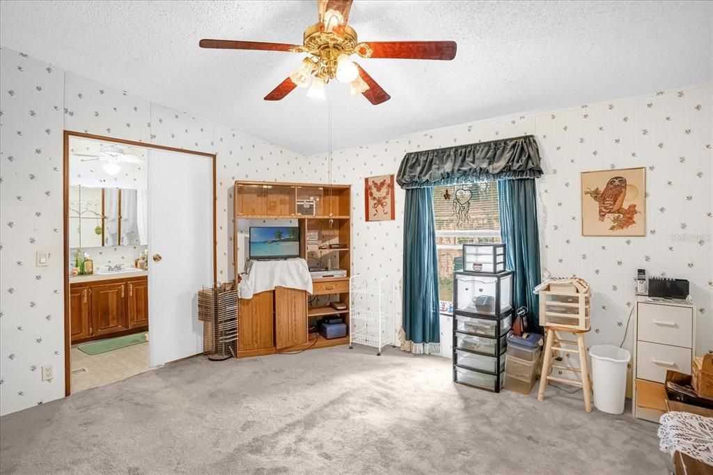 Active With Contract: $100,000 (3 beds, 2 baths, 1296 Square Feet)