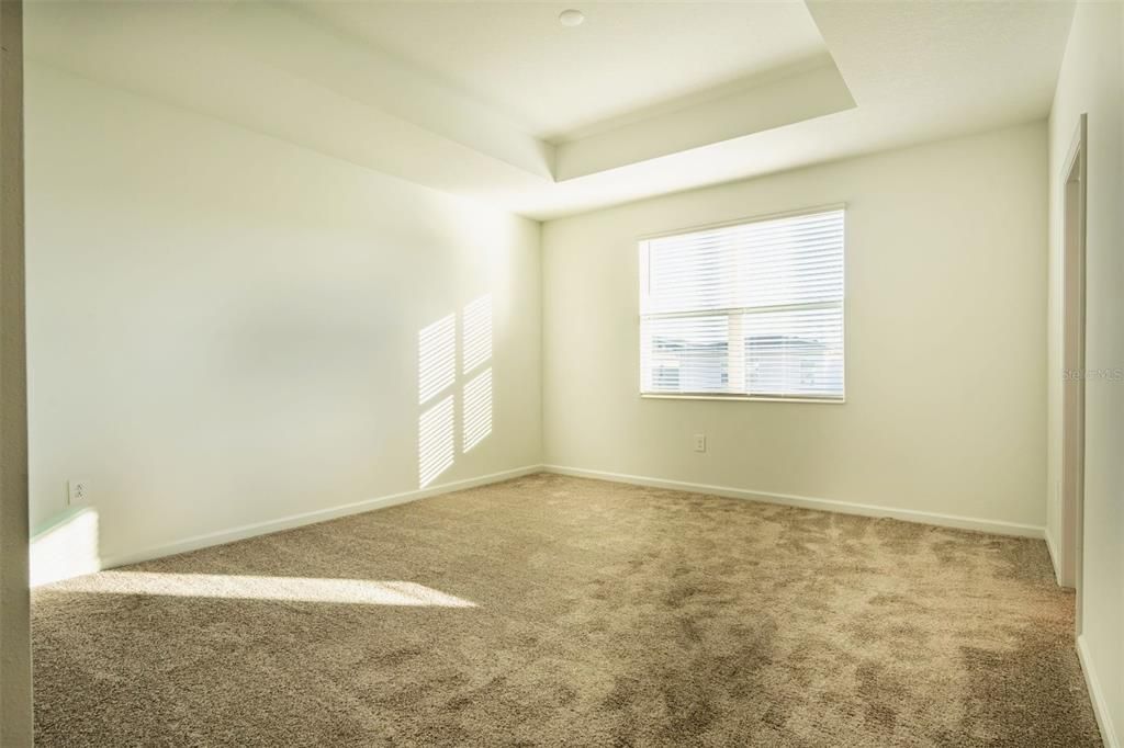 For Sale: $389,900 (4 beds, 3 baths, 1954 Square Feet)