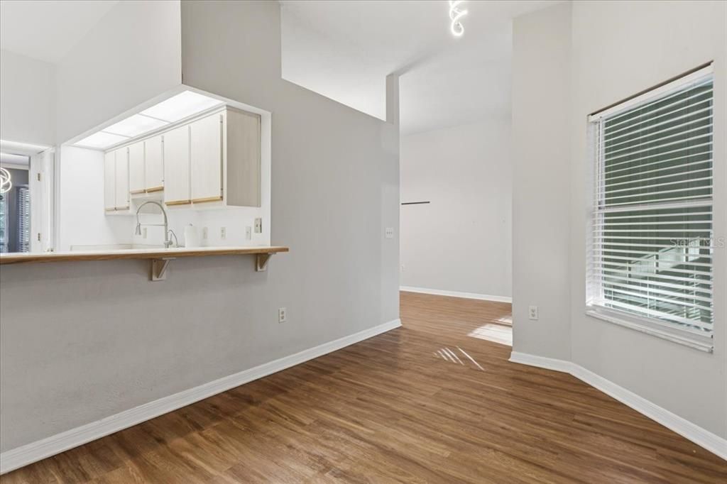 待售: $399,900 (4 贝兹, 3 浴室, 2285 平方英尺)