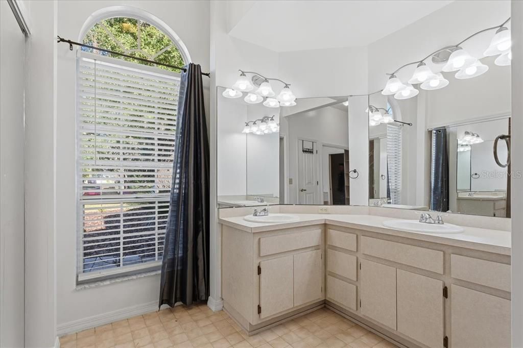 待售: $399,900 (4 贝兹, 3 浴室, 2285 平方英尺)