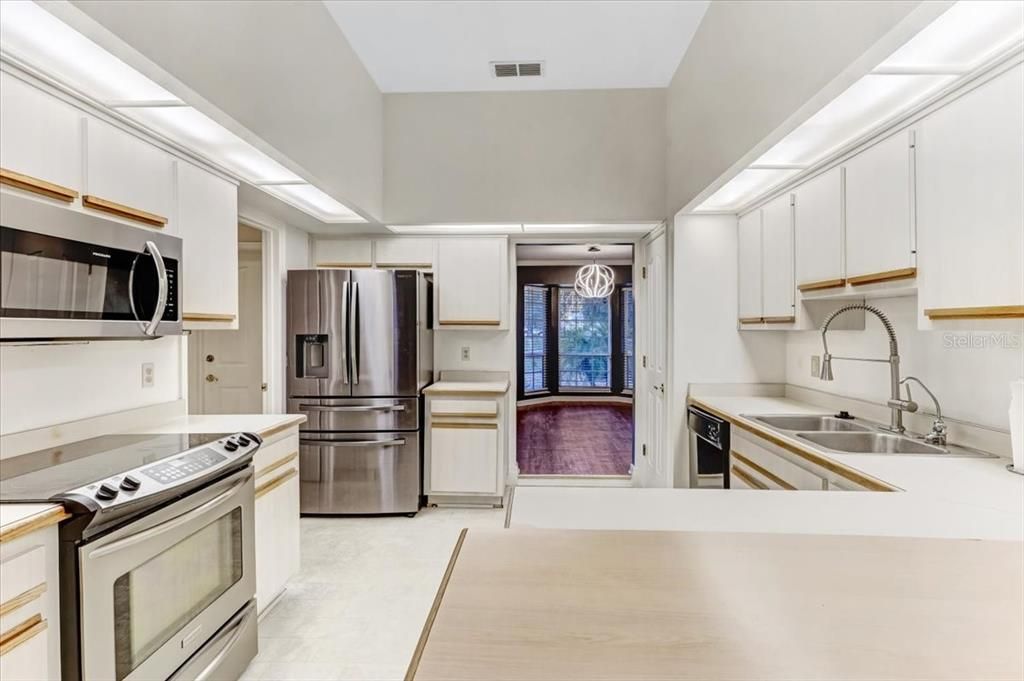 待售: $399,900 (4 贝兹, 3 浴室, 2285 平方英尺)