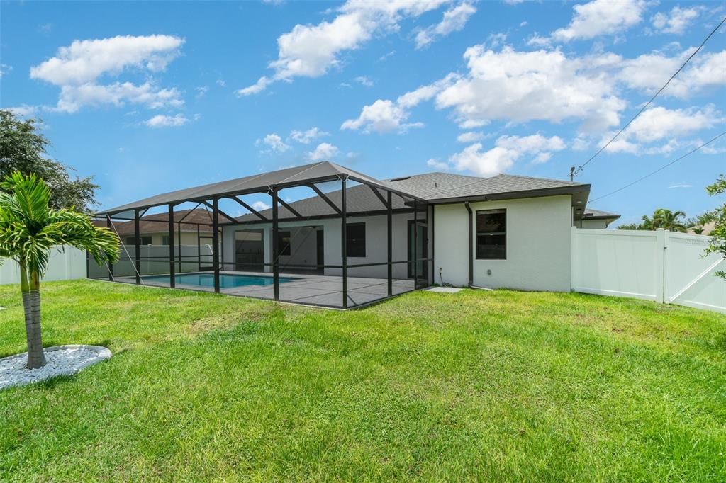 For Sale: $589,000 (4 beds, 3 baths, 1962 Square Feet)