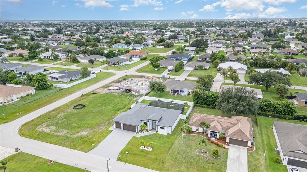 For Sale: $589,000 (4 beds, 3 baths, 1962 Square Feet)