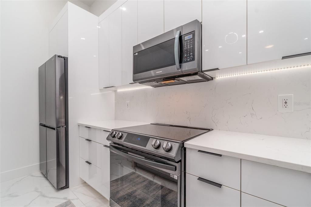 For Sale: $589,000 (4 beds, 3 baths, 1962 Square Feet)