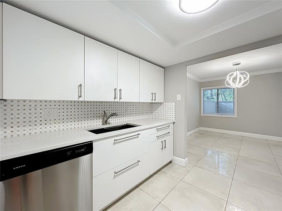 待售: $180,000 (2 贝兹, 2 浴室, 1252 平方英尺)