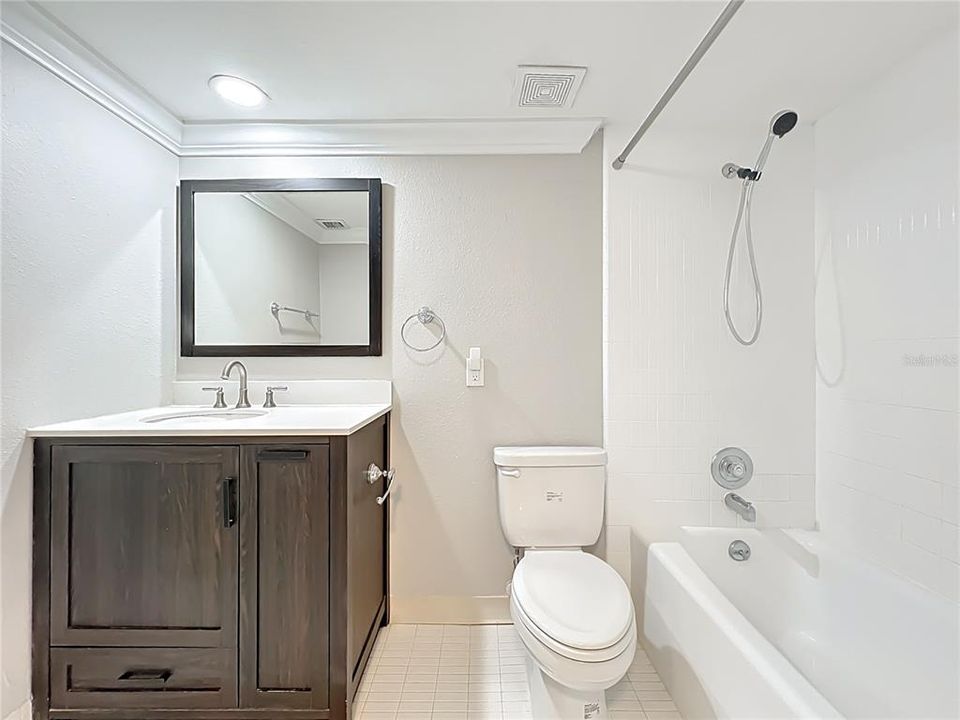 待售: $180,000 (2 贝兹, 2 浴室, 1252 平方英尺)