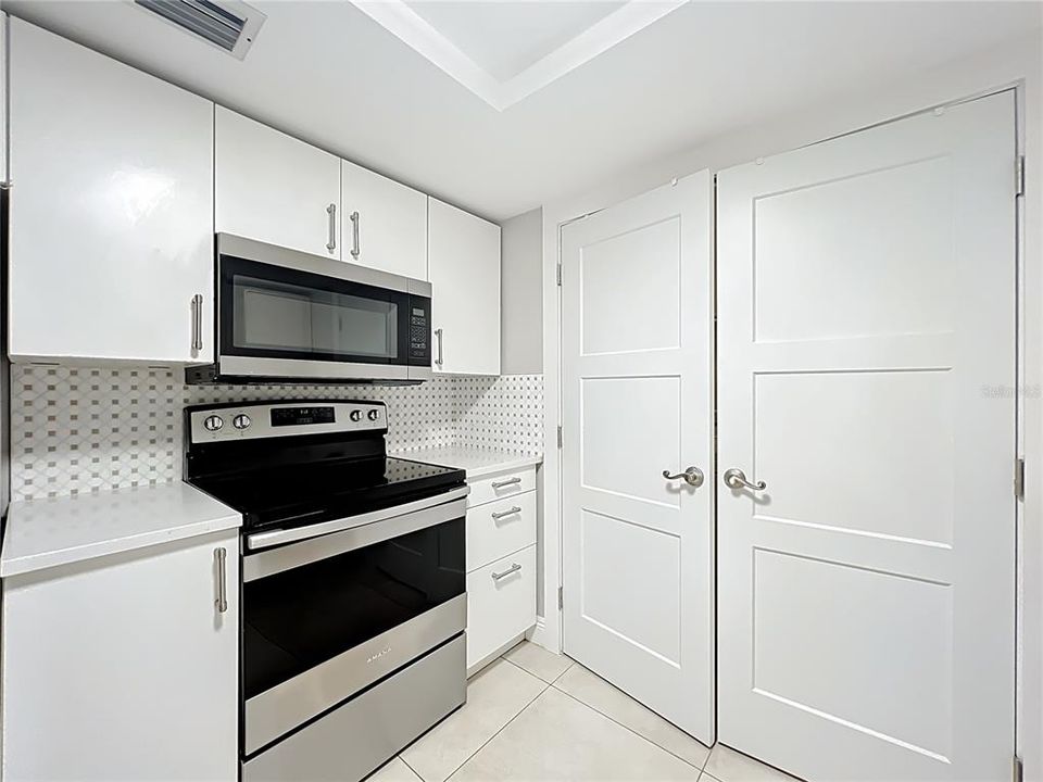 待售: $180,000 (2 贝兹, 2 浴室, 1252 平方英尺)