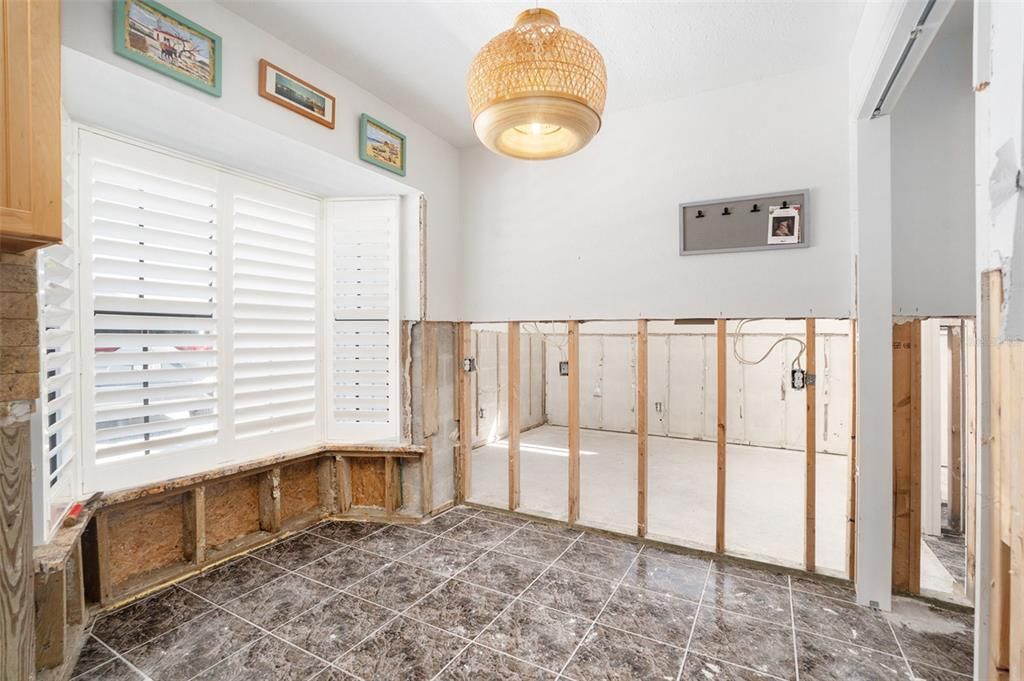 На продажу: $225,000 (3 спален, 2 ванн, 1463 Квадратных фут)