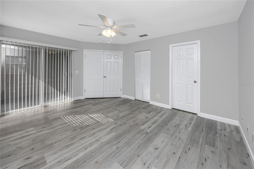 Activo con contrato: $295,000 (3 camas, 2 baños, 950 Pies cuadrados)