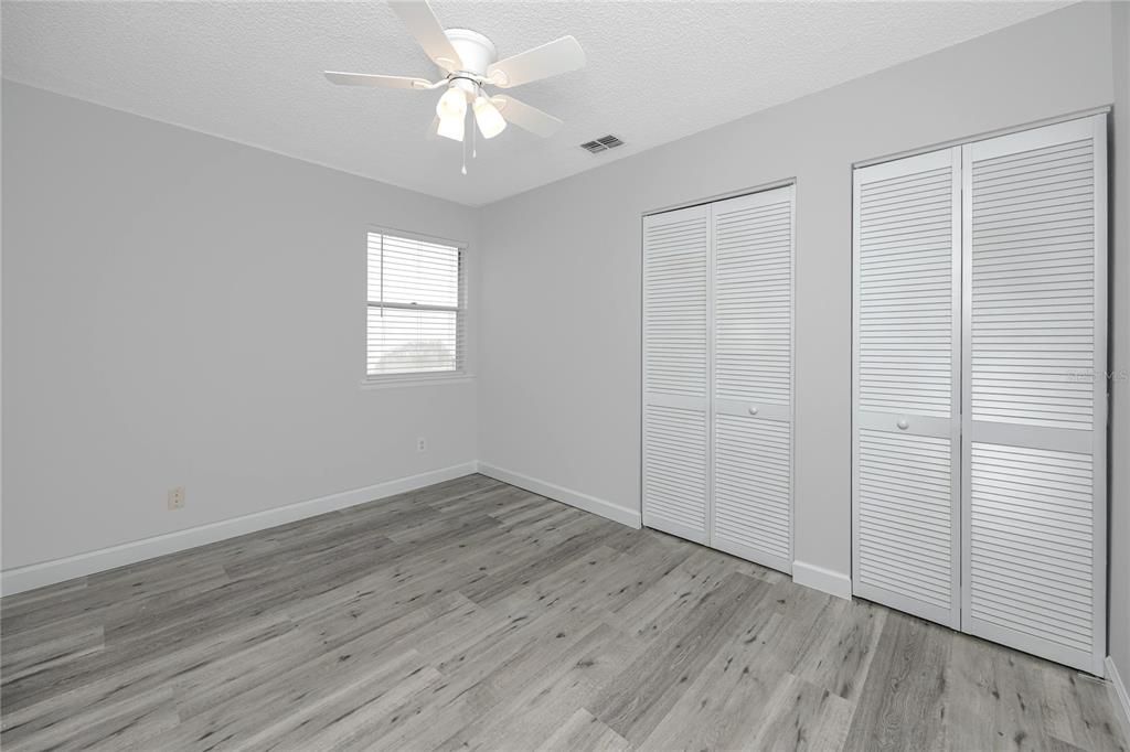 Activo con contrato: $295,000 (3 camas, 2 baños, 950 Pies cuadrados)