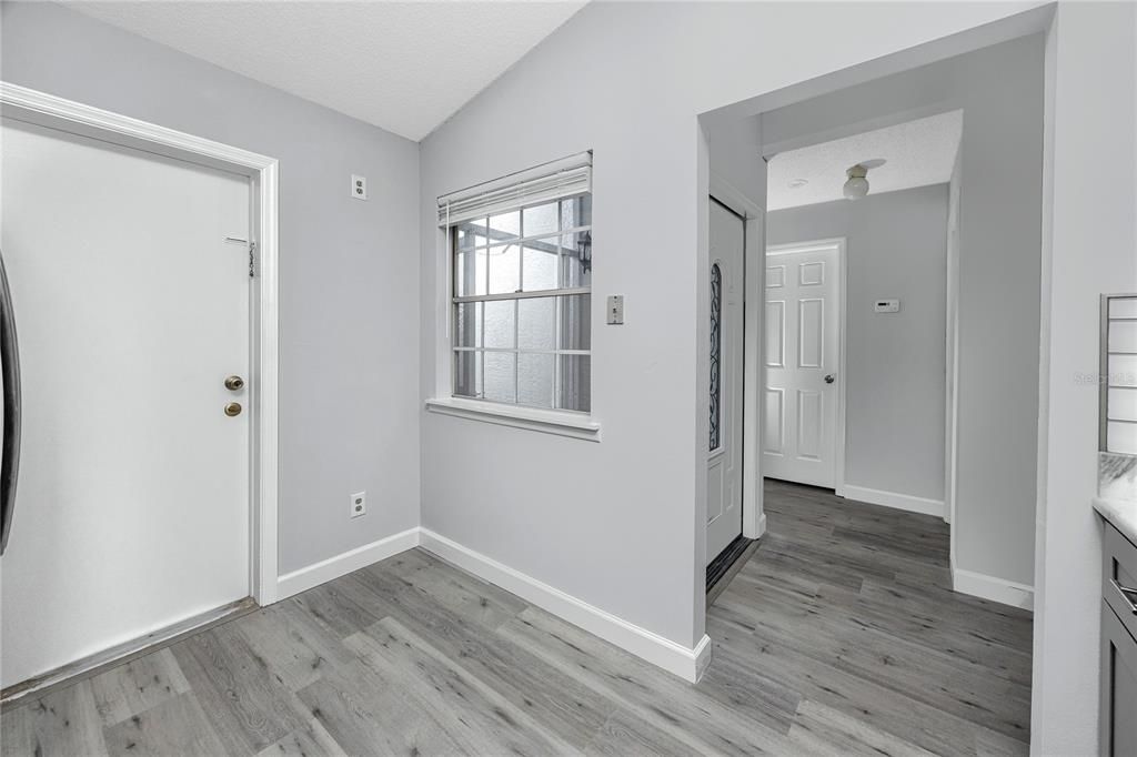 Activo con contrato: $295,000 (3 camas, 2 baños, 950 Pies cuadrados)