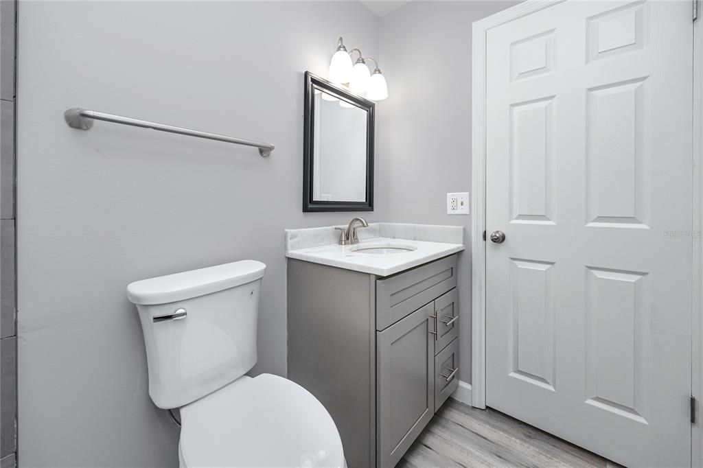 Activo con contrato: $295,000 (3 camas, 2 baños, 950 Pies cuadrados)