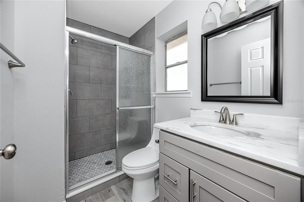 Activo con contrato: $295,000 (3 camas, 2 baños, 950 Pies cuadrados)