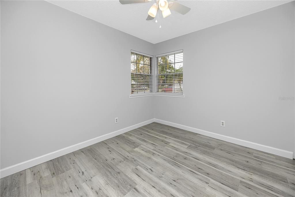 Activo con contrato: $295,000 (3 camas, 2 baños, 950 Pies cuadrados)