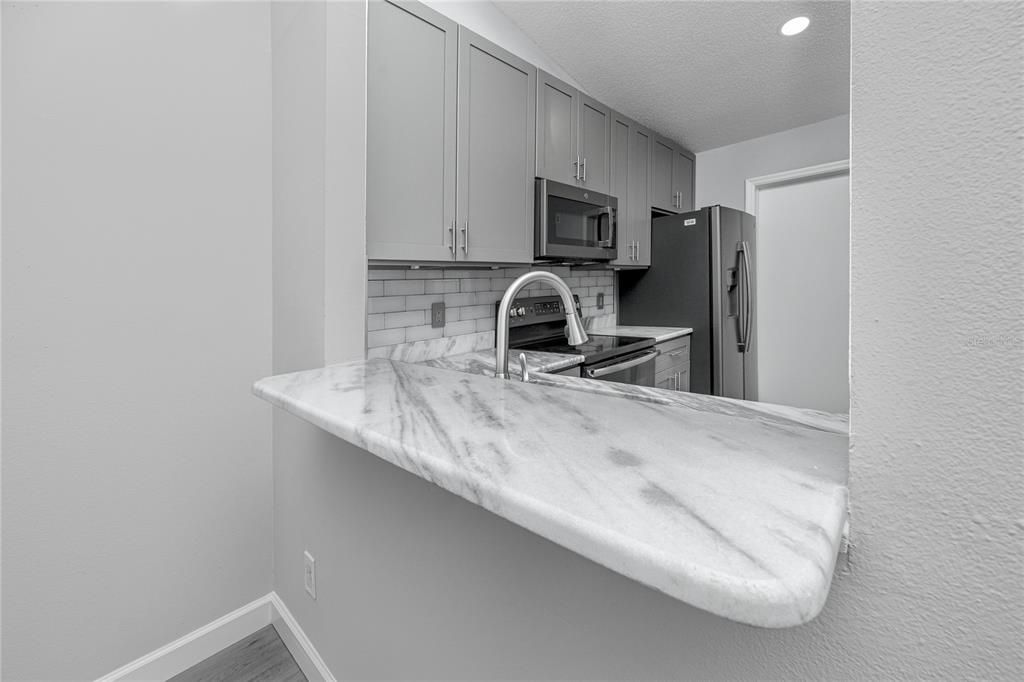 Activo con contrato: $295,000 (3 camas, 2 baños, 950 Pies cuadrados)