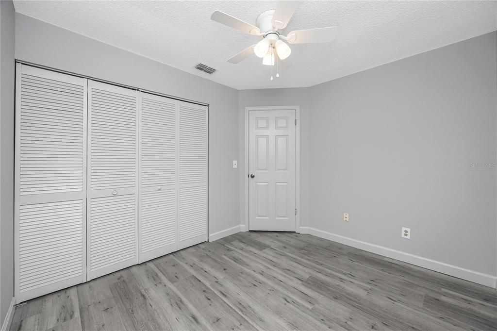 Activo con contrato: $295,000 (3 camas, 2 baños, 950 Pies cuadrados)