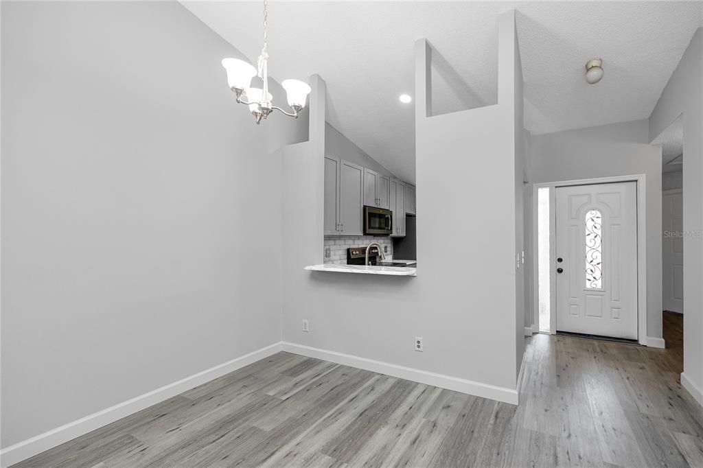 Activo con contrato: $295,000 (3 camas, 2 baños, 950 Pies cuadrados)