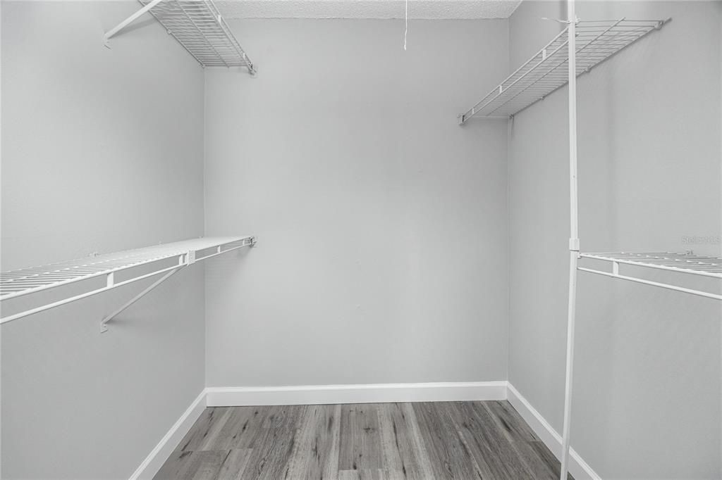 Activo con contrato: $295,000 (3 camas, 2 baños, 950 Pies cuadrados)