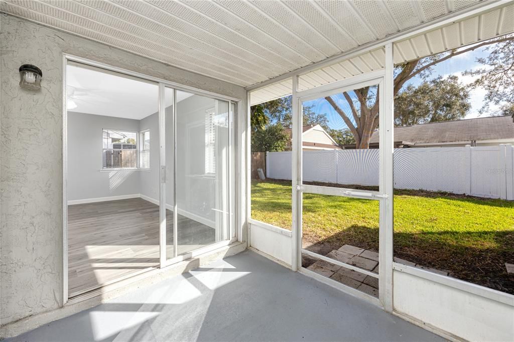 Activo con contrato: $295,000 (3 camas, 2 baños, 950 Pies cuadrados)