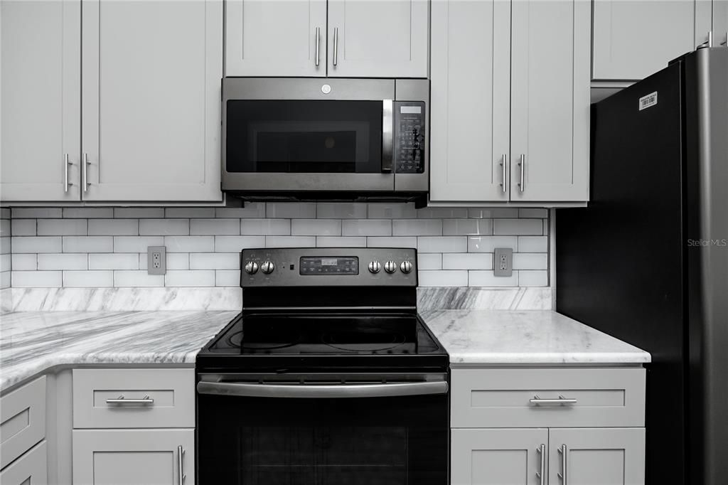 Activo con contrato: $295,000 (3 camas, 2 baños, 950 Pies cuadrados)