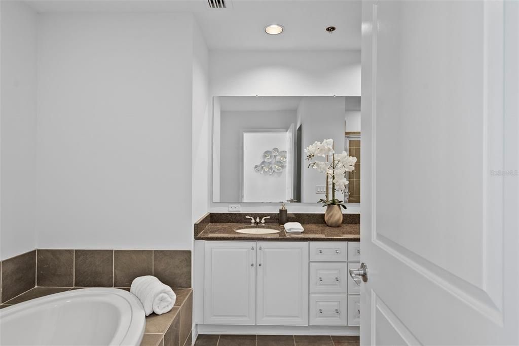 待售: $1,071,500 (3 贝兹, 3 浴室, 1733 平方英尺)